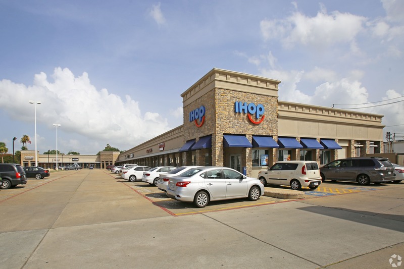 Challenger Plaza Shopping Center (Webster, TX) 